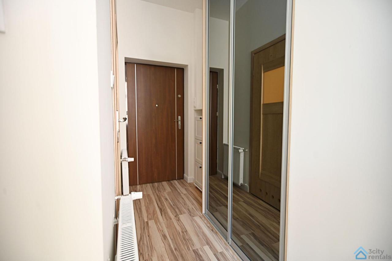 Beige And Red 3City Studio In Sopot With Outdoor Parking By Noclegi Renters Ngoại thất bức ảnh